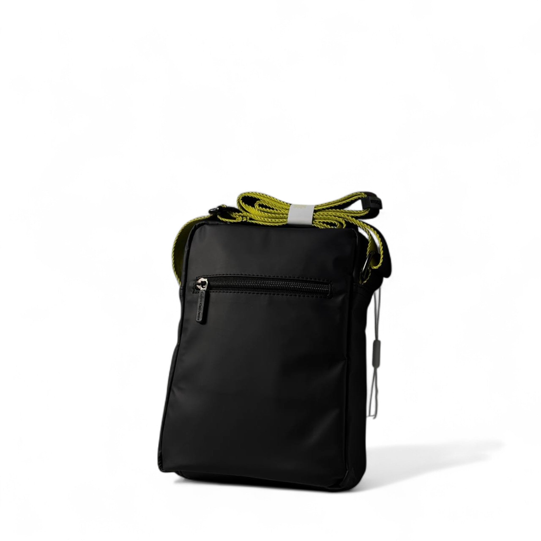 ⚡ Calvin Klein Jeans Logo Mini Crossbody – Bold Branding Meets Everyday Utility 🖤🎒