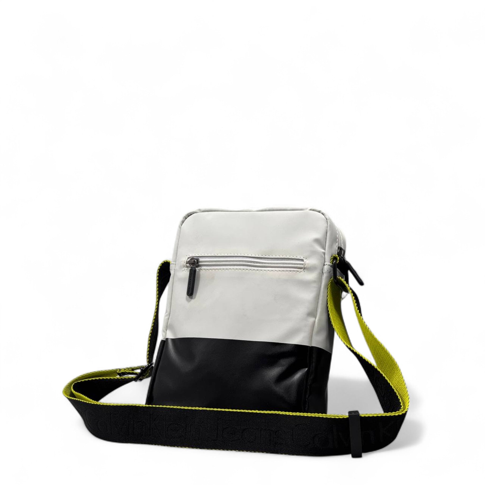 🖤 Calvin Klein Jeans Colorblock Crossbody – Monochrome Utility with Bold CK Energy ⚡🎒