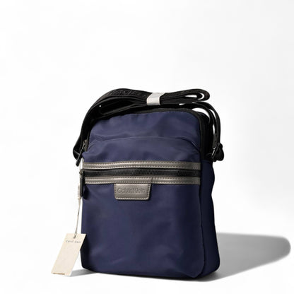 🔵 Calvin Klein Navy Crossbody Bag – Sleek Minimalism, Everyday Function ✨🖤