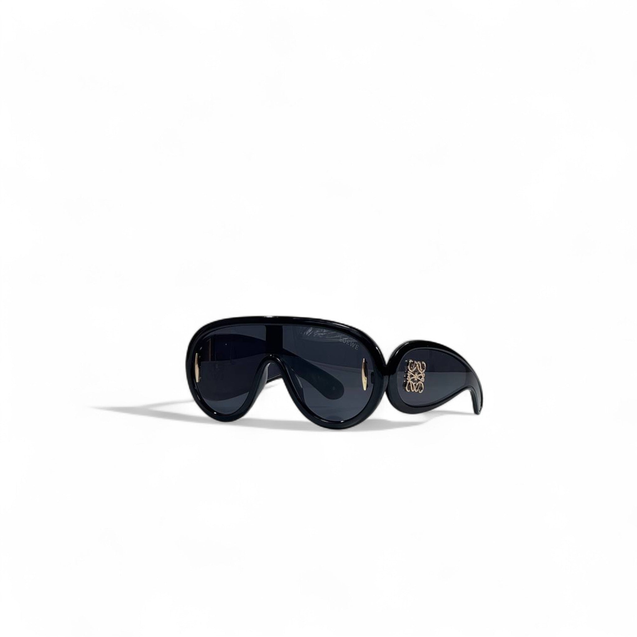 🖤 Loewe Oversized Visor Sunglasses – Black & Gold Luxury 🕶️✨