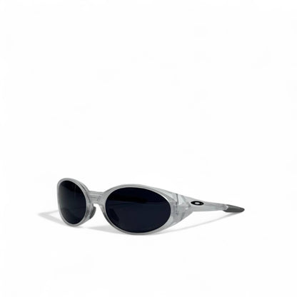 ⚪ Oakley Retro Oval Sunglasses – Frosted Clear with Dark Lenses 🕶️💎