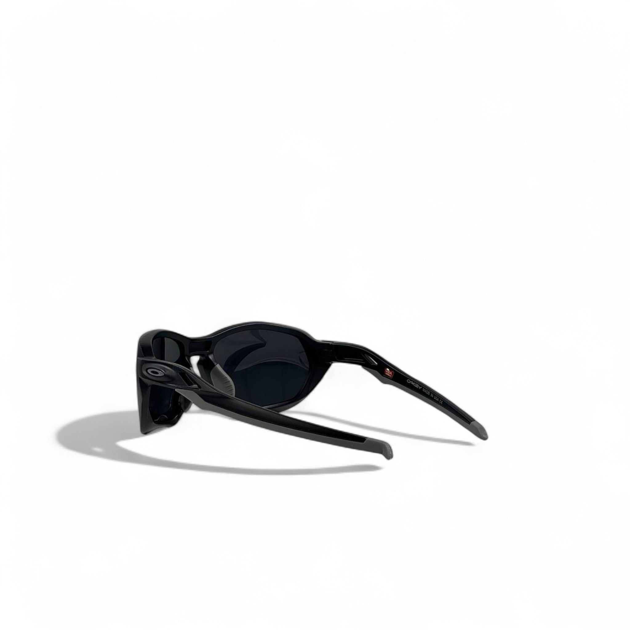 🕶️ Oakley Black Wraparound Sunglasses – Sporty Performance & Bold Style