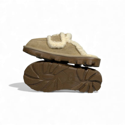 UGG Cozy Logo Slippers – Chestnut Shearling Comfort 🤎❄️