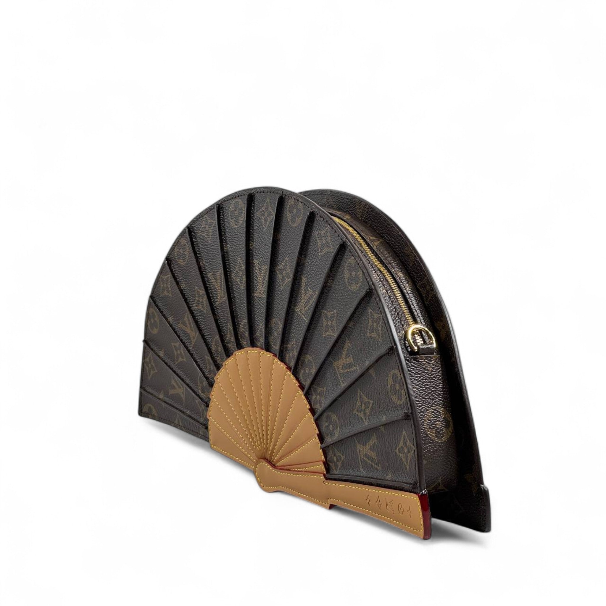 Louis Vuitton Monogram Fan Clutch – Limited Edition Statement Piece 🌟👜