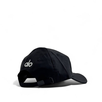 Alo Yoga Black Cap – Minimalist Activewear Style 🧢✨