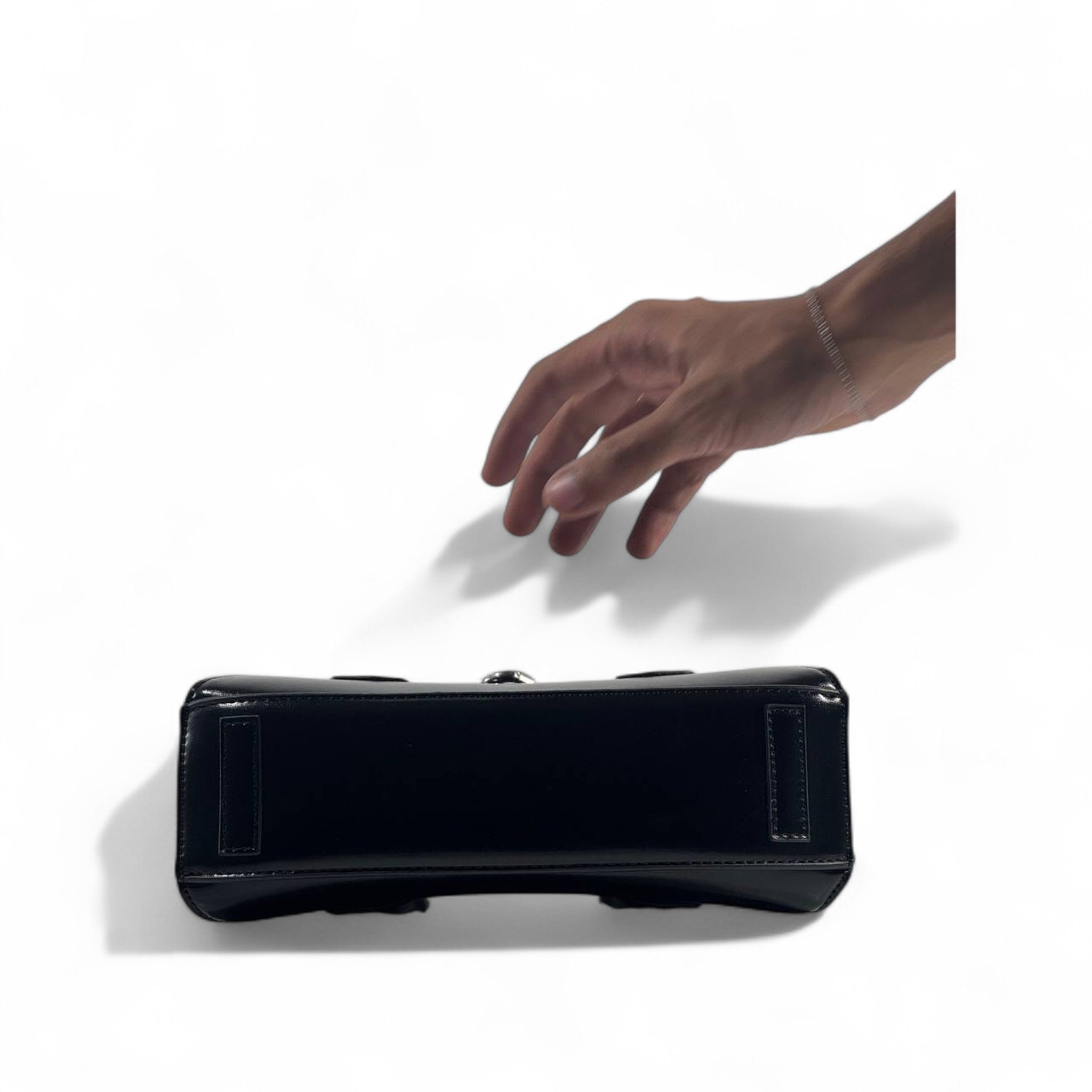 🖤 Givenchy Smooth Black Leather Handbag – Classic, Sleek & Iconic ✨