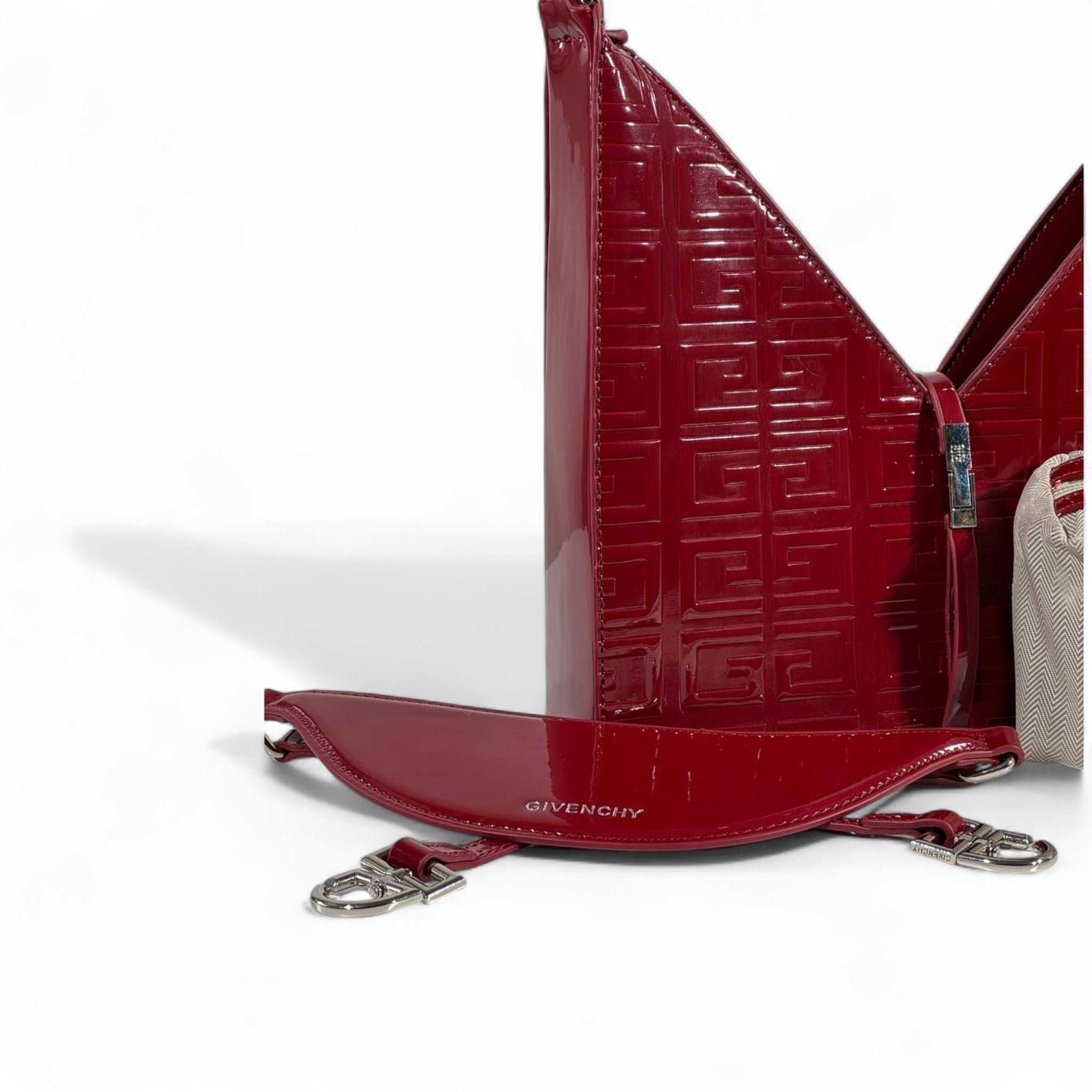 🍷 Givenchy Burgundy V-Cut Chain Shoulder Bag – Sleek, Modern & Couture ✨