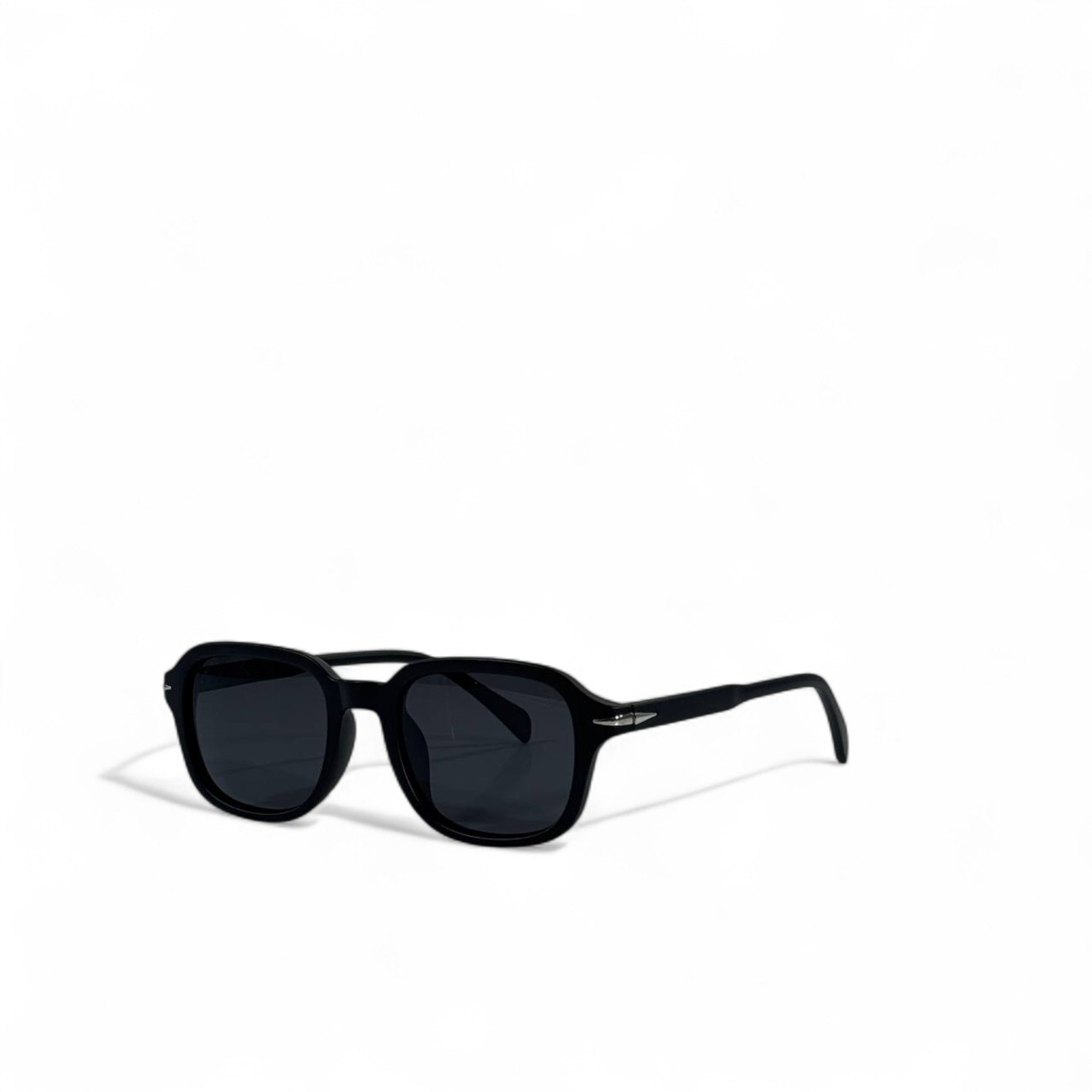 ✨ David Beckham Sunglasses – Black Square Frame with Dark Lenses 🕶️👑
