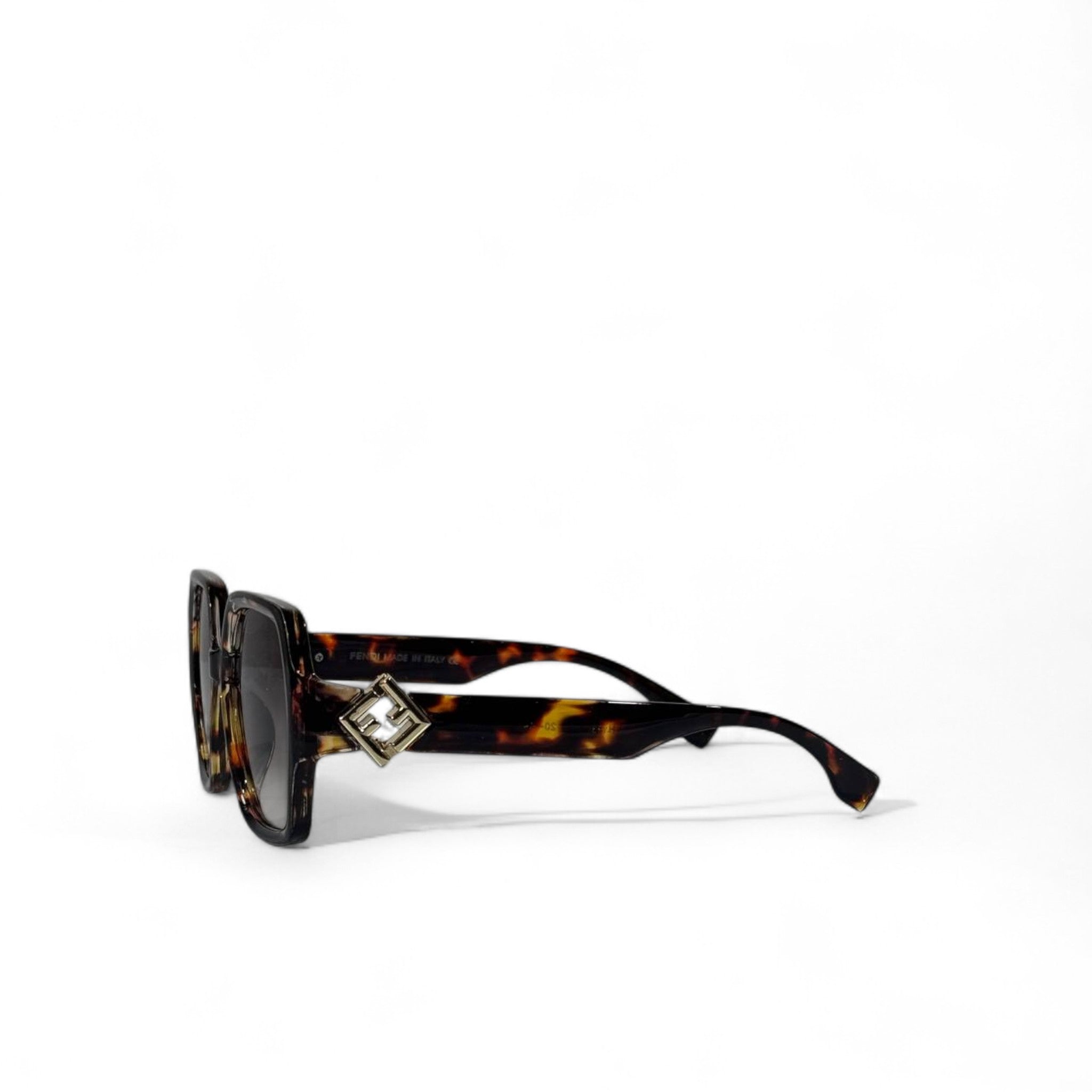 ✨ Fendi Luxury Sunglasses – Oversized Tortoiseshell Frame with Gold FF Logo 🕶️👑