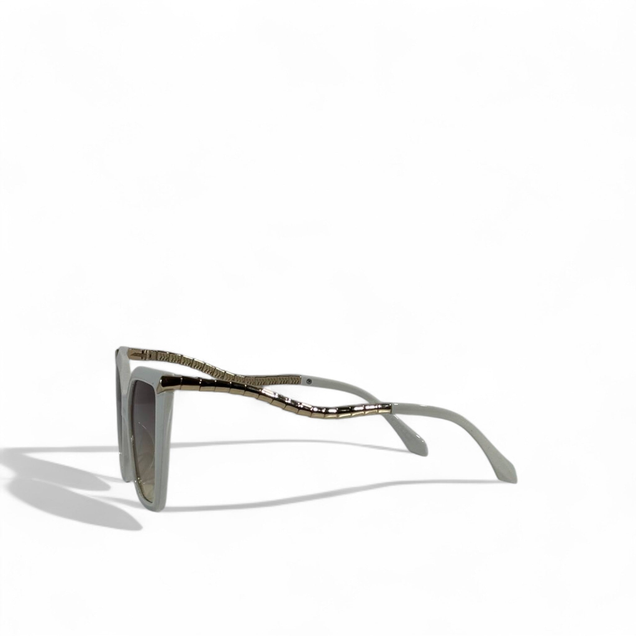 ✨ Bvlgari Serpenti Sunglasses – White Oversized Frame with Gold Snake-Detail Temples 🐍👑