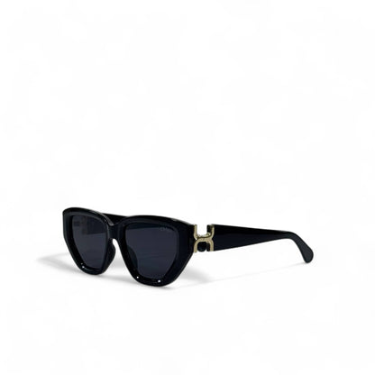 ✨ Chloé Sunglasses – Black Cat-Eye Frame with Gold “C” Logo 🖤👑