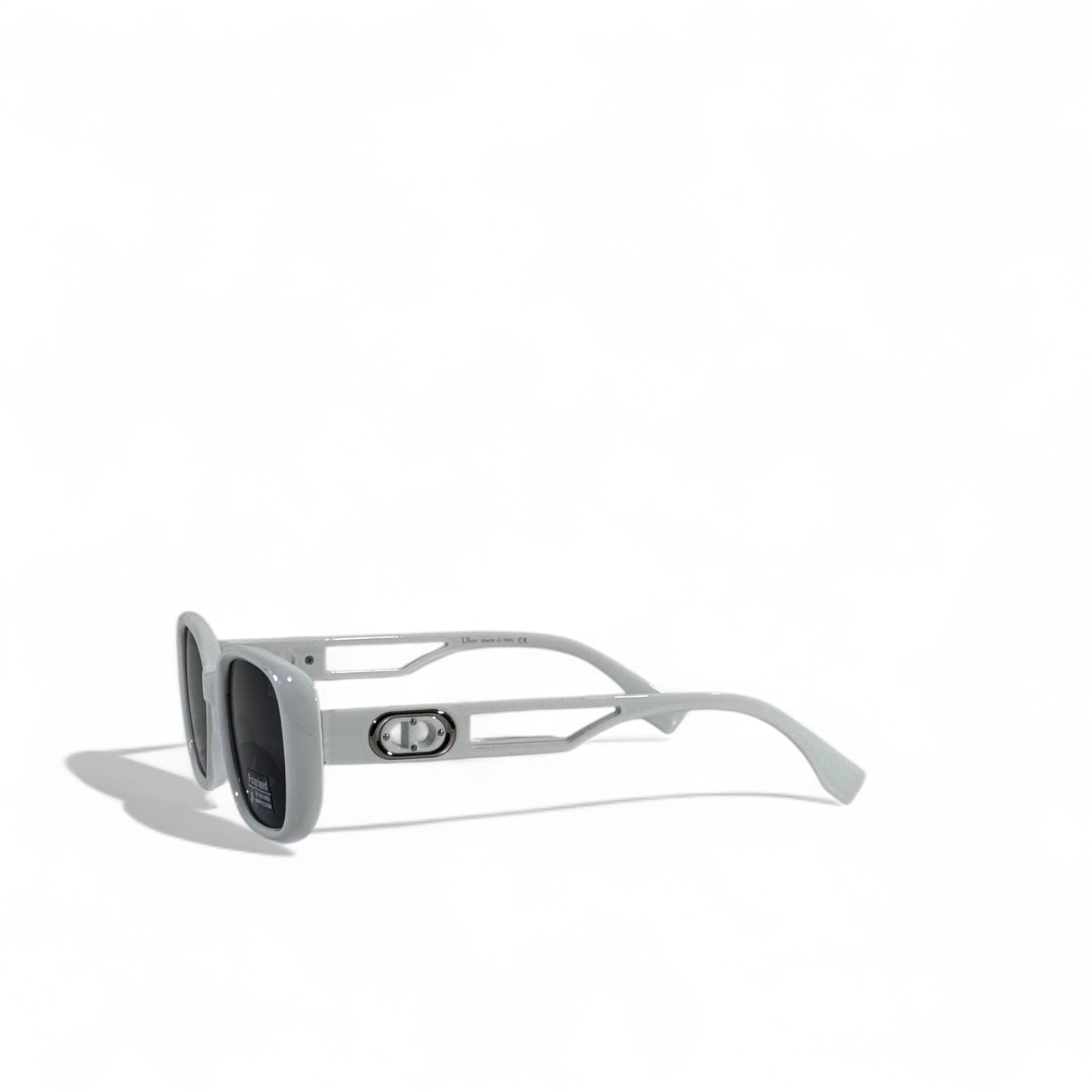 Dior CD Icon Polarized Sunglasses – White Luxury Statement 🤍🕶️