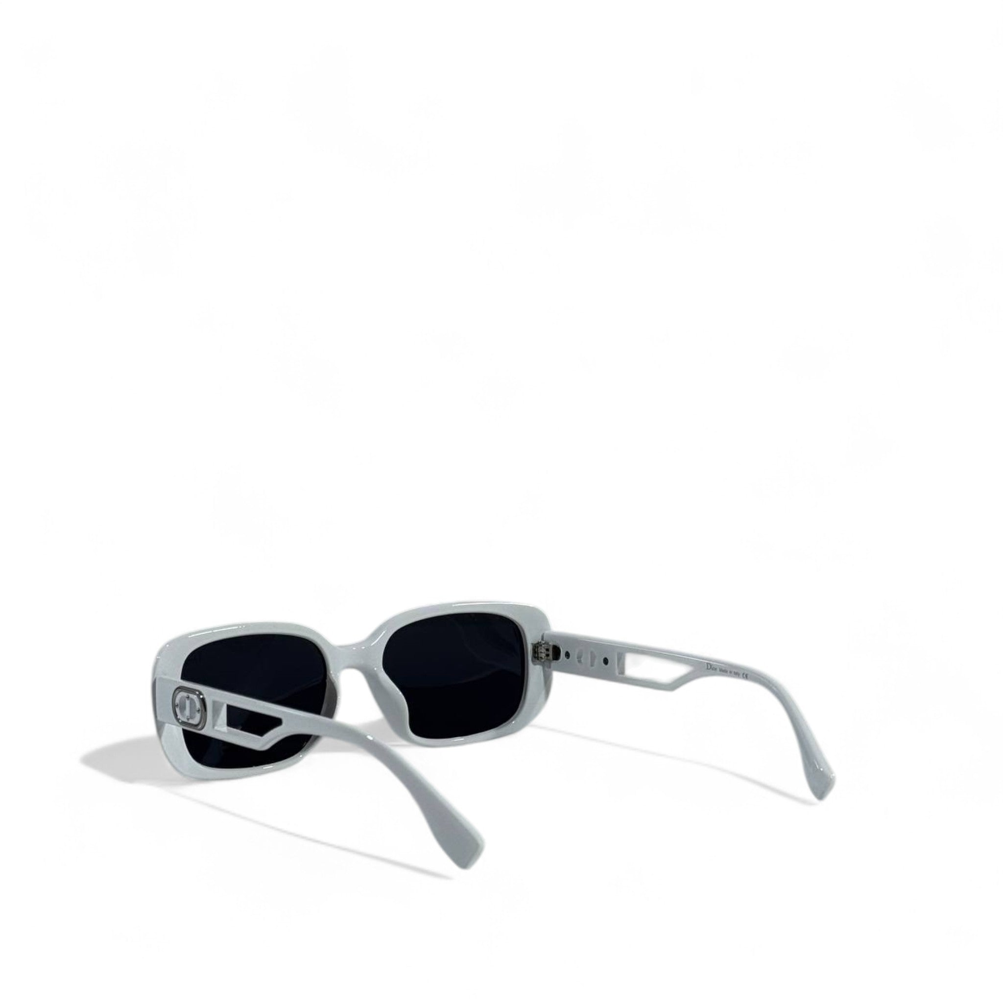 Dior CD Icon Polarized Sunglasses – White Luxury Statement 🤍🕶️