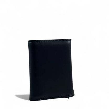 🖤 Gucci Black Leather Wallet – Subtle GG Accent