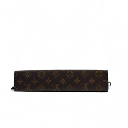 Louis Vuitton Monogram Classic Clutch 👜✨