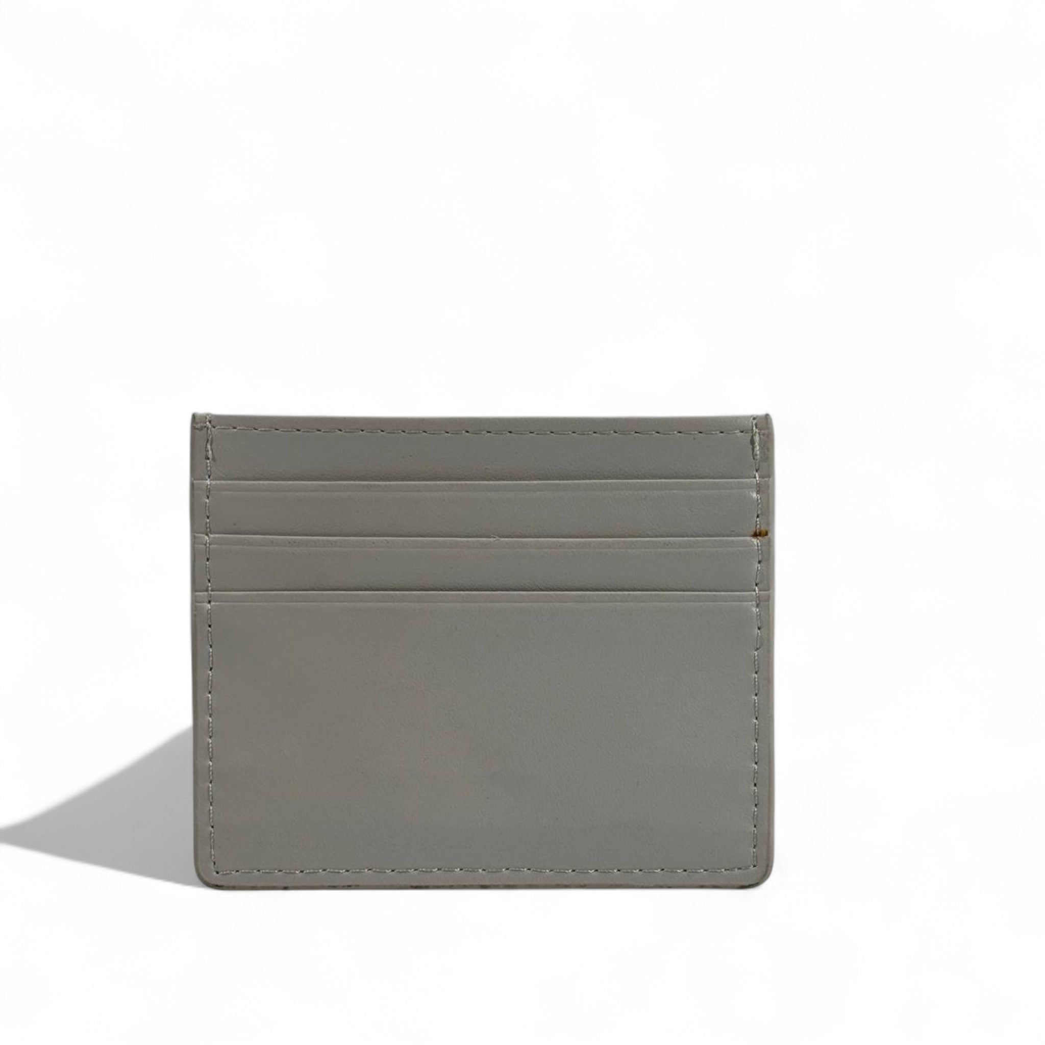 🤍 Fendi White Leather Card Holder – Pure Elegance in Minimalism
