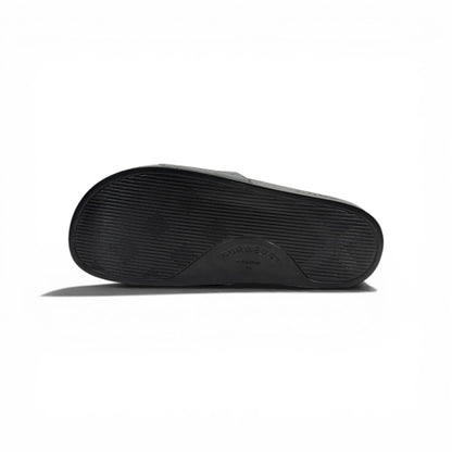 BURBERRY Luxury Black Slide Sandals – Embossed Monogram Comfort & Premium Streetwear 👟✨