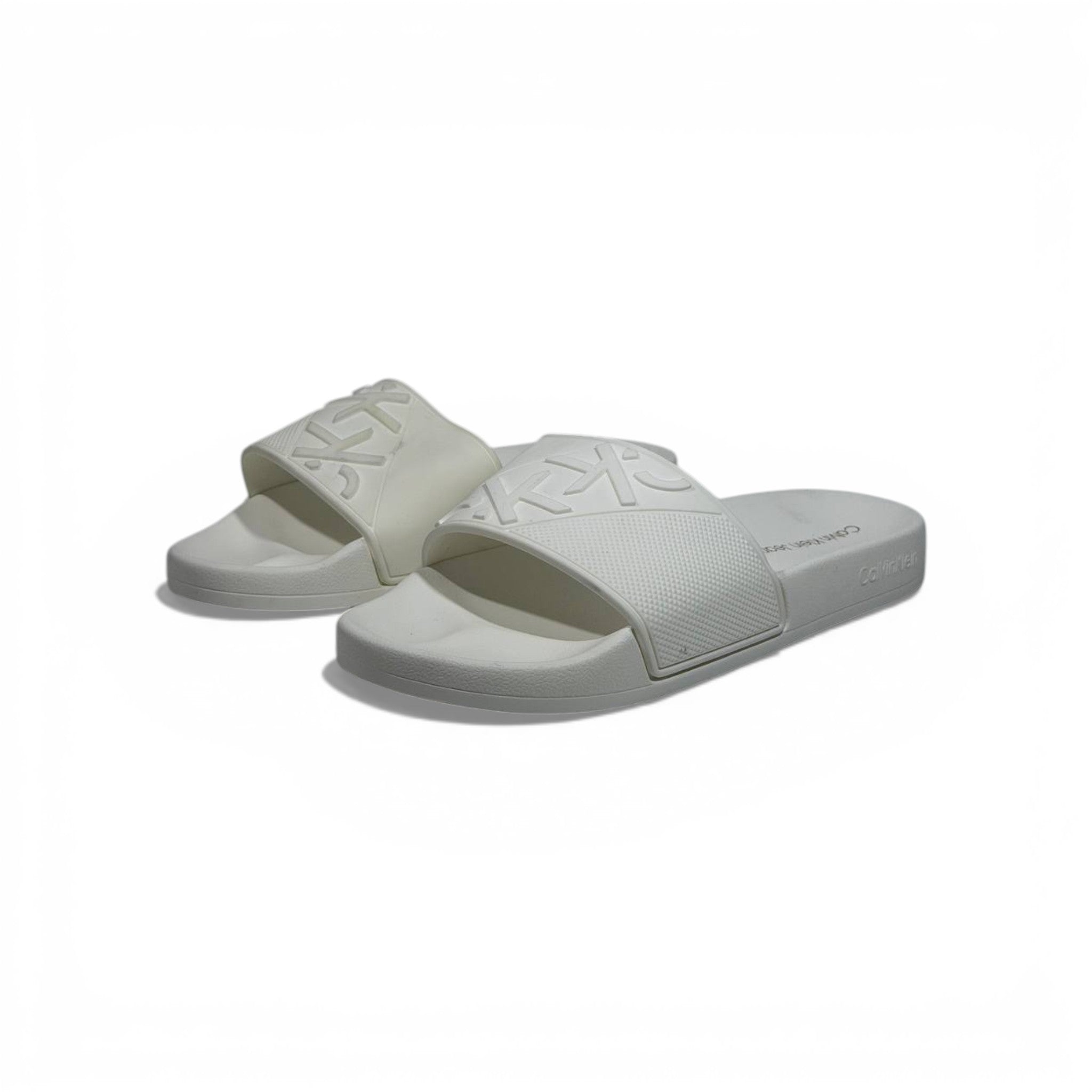 🤍✨ Calvin Klein Jeans Logo Slide Slippers – White Minimal Style ✨🤍
