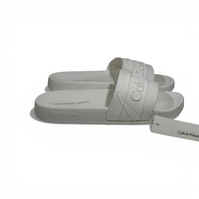🤍✨ Calvin Klein Embossed Logo Slide Slippers – White Minimal Luxury ✨🤍