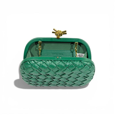 Bottega Veneta Intrecciato Knot Clutch – Emerald Green 💚✨
