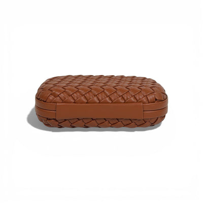 Bottega Veneta Intrecciato Knot Clutch – Caramel Brown 🤎✨