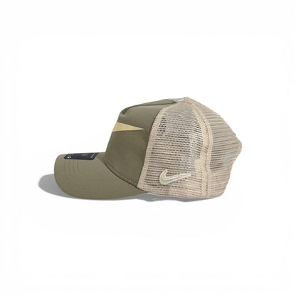 🧢 Nike Swoosh Olive Green Trucker Baseball Cap 🌿🤍