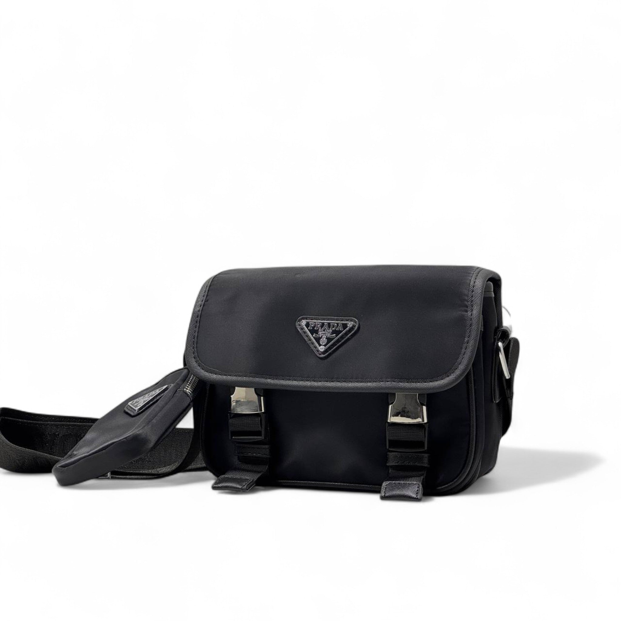 🖤 Prada Messenger Crossbody Bag – Iconic Black Nylon Elegance 💼