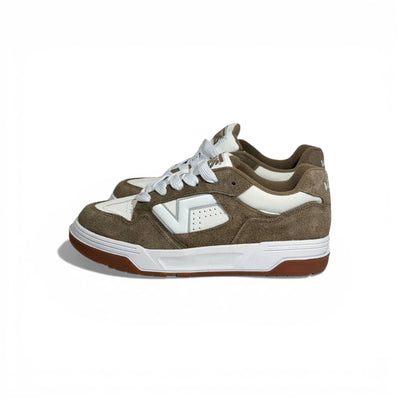 👟🔥 Vans Low-Top Sneakers – Brown Suede & White Classic Street Style 🤎🤍