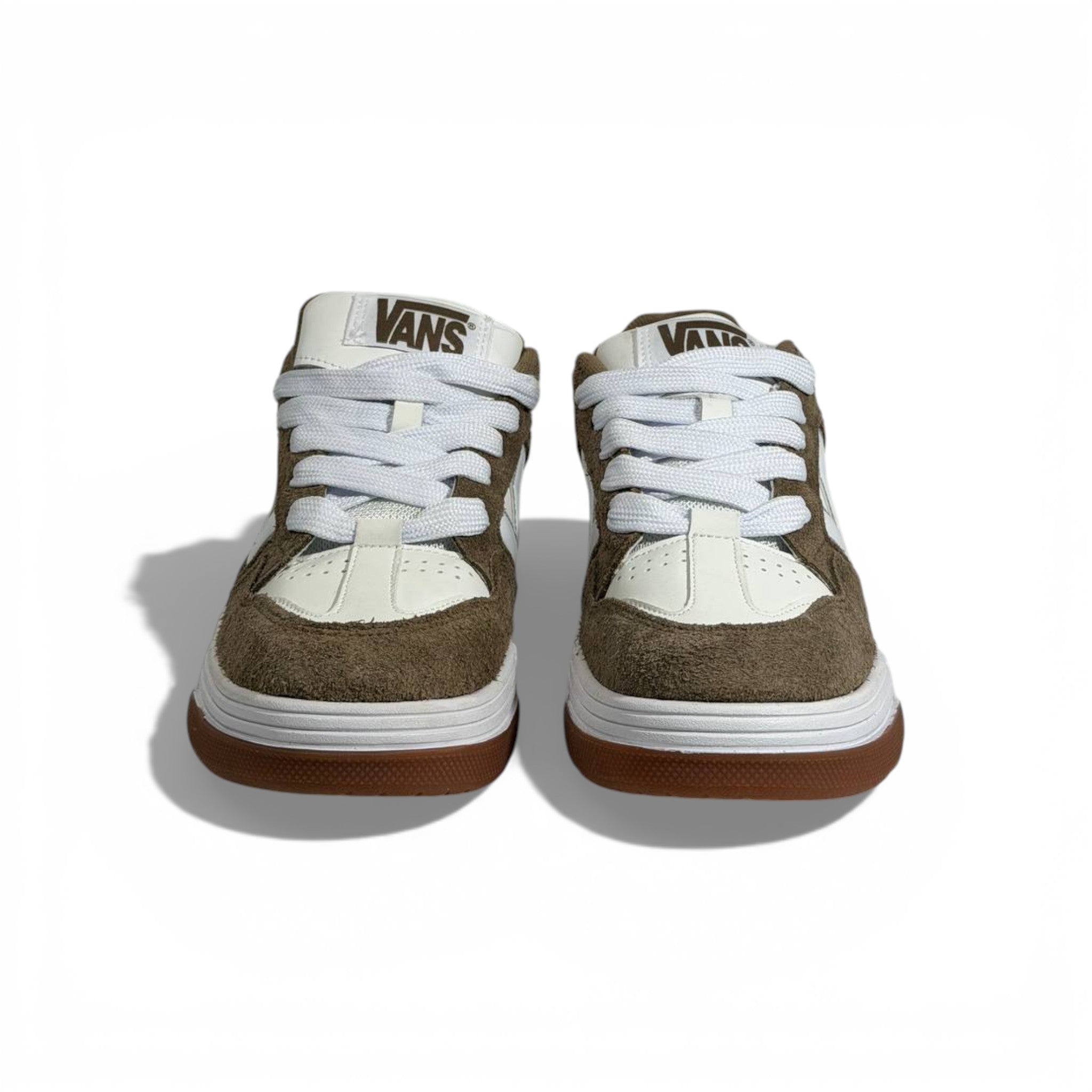 👟🔥 Vans Low-Top Sneakers – Brown Suede & White Classic Street Style 🤎🤍