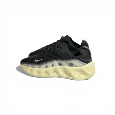 ⚡👟 Nike Futuristic Performance Sneakers – Black with Translucent Sole 🖤✨