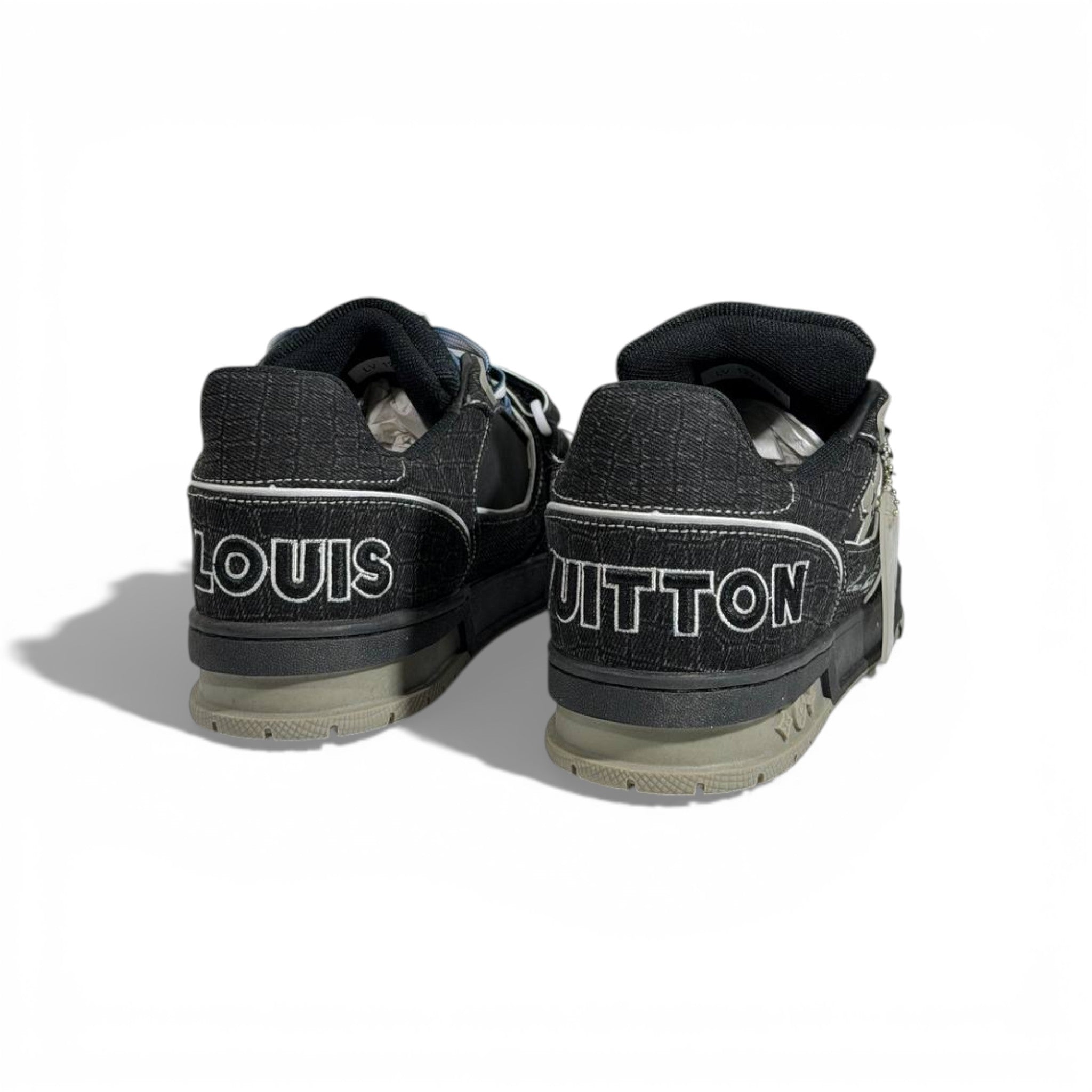 🖤🔥 Louis Vuitton Luxury Low-Top Sneakers – Black Monogram Street Edition 👟✨