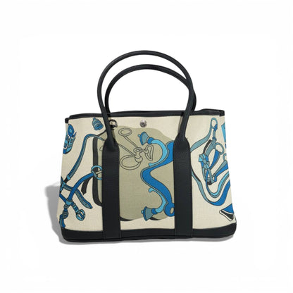 👜 Hermès Printed Canvas Tote Bag – Timeless Luxury & Artistic Elegance 🤍💙