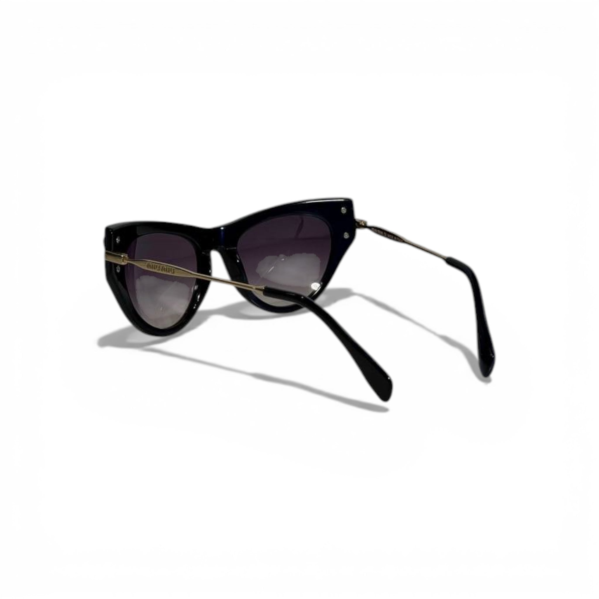 🕶️ Miu Miu Luxury Sunglasses – Bold Femininity & Modern Chic ✨💖
