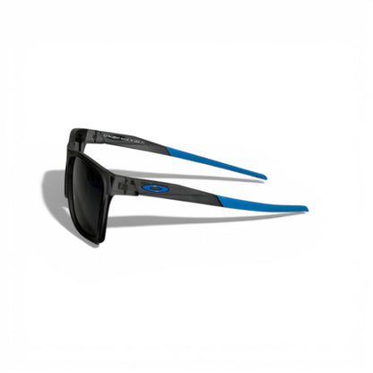 OAKLEY Black Square Sunglasses with Blue Icon – Sporty Performance Meets Modern Style 🔥💙