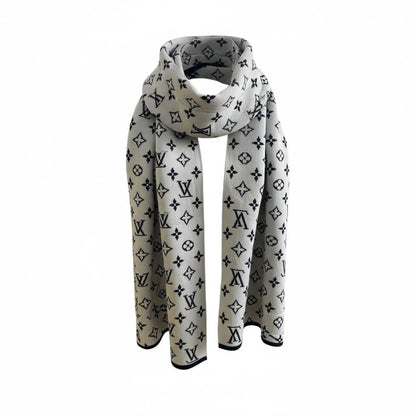 🧣 Louis Vuitton Monogram Double-Face Scarf – Reversible Luxury Statement ✨🖤🤍