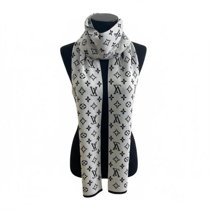 🧣 Louis Vuitton Monogram Double-Face Scarf – Reversible Luxury Statement ✨🖤🤍
