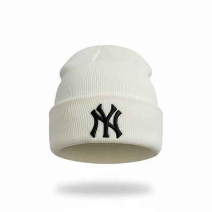 🧢 New York Yankees White Ribbed Knit Beanie – Clean Iconic Streetwear 🤍🖤❄️