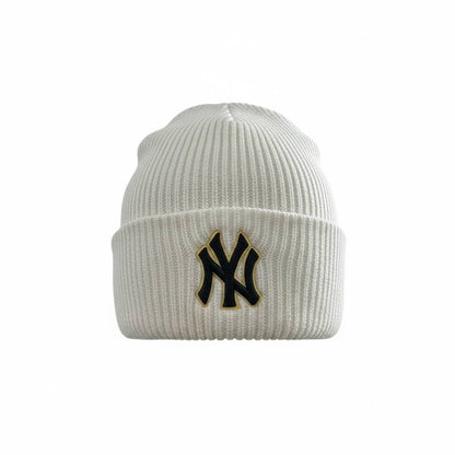 🤍🖤 New York Yankees White Knit Beanie – Iconic Winter Streetwear Style ❄️🔥