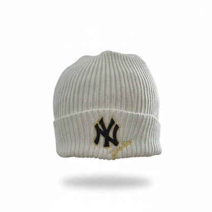 🤍🖤 New York Yankees White Knit Beanie – Iconic Winter Streetwear Style ❄️🔥