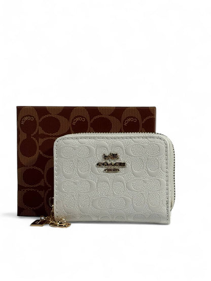 🤍 Coach Signature White Embossed Zip Wallet – Classic Luxury