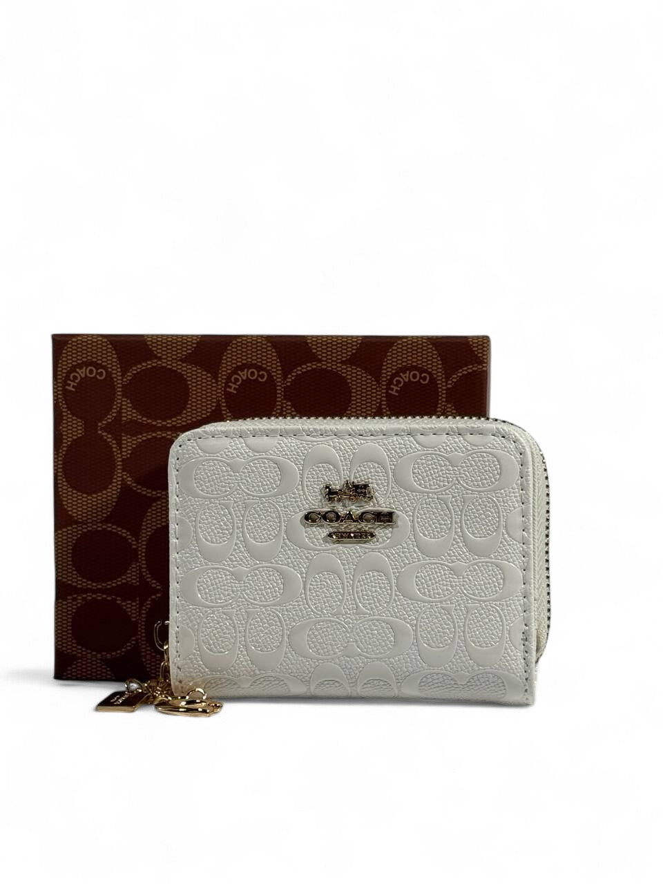 🤍 Coach Signature White Embossed Zip Wallet – Classic Luxury