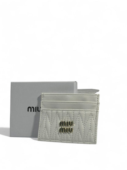 🤍 Miu Miu Quilted White Leather Card Holder – Timeless Elegance