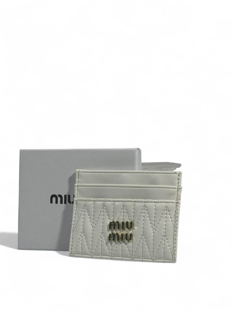 🤍 Miu Miu Quilted White Leather Card Holder – Timeless Elegance