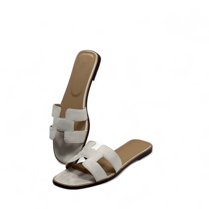 Hermès H-Style Suede Slippers – Elegant Beige Neutrals 🤍