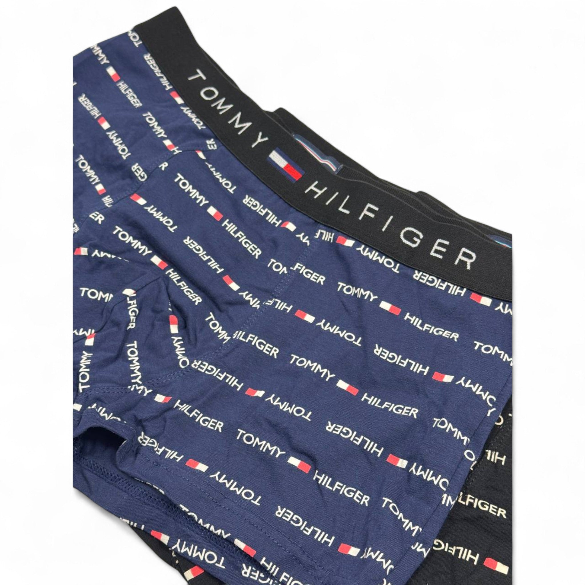 🩳 Tommy Hilfiger Men’s Boxer Set – 3-Pack All-Over Logo Print Edition (Navy, Black, Grey) 🔁
