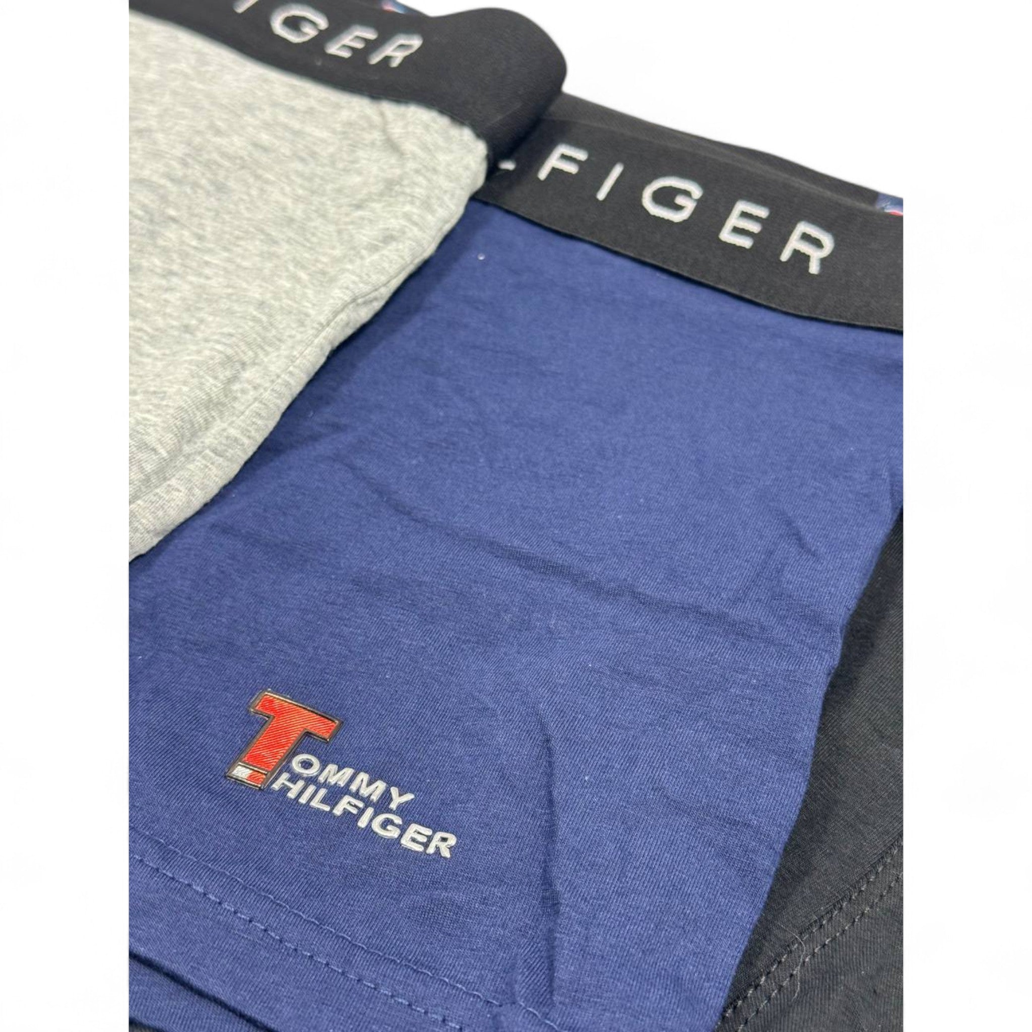 🩳 Tommy Hilfiger Men’s Boxer Briefs – 3-Pack Signature T Logo Set (Grey, Navy, Black) 🇺🇸