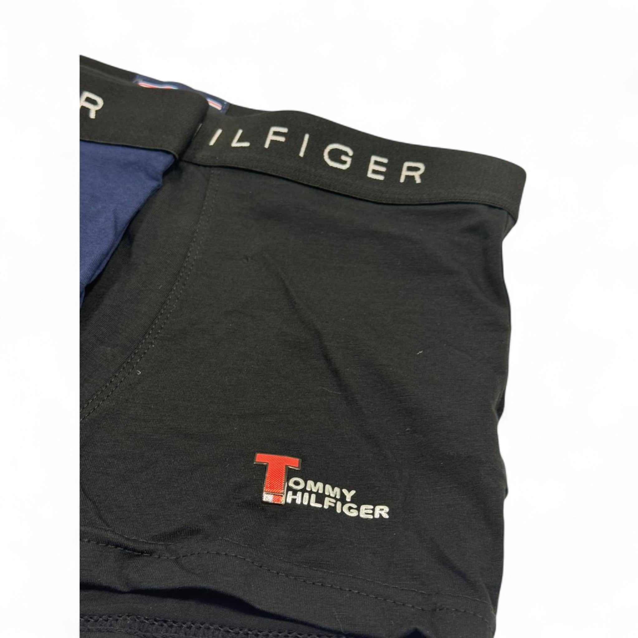 🩳 Tommy Hilfiger Men’s Boxer Briefs – 3-Pack Signature T Logo Set (Grey, Navy, Black) 🇺🇸