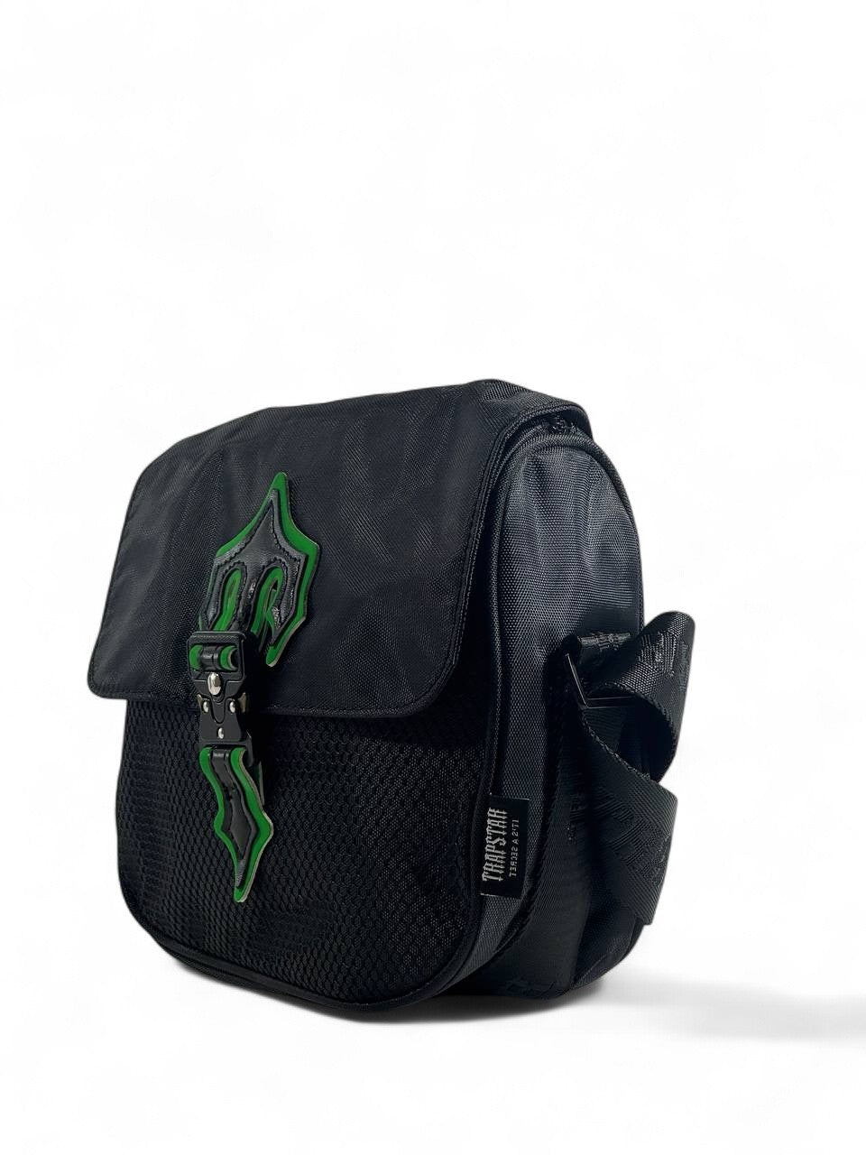 🖤💚 Trapstar Black & Green Crossbody Bag – Bold Urban Streetwear Essential 🔥