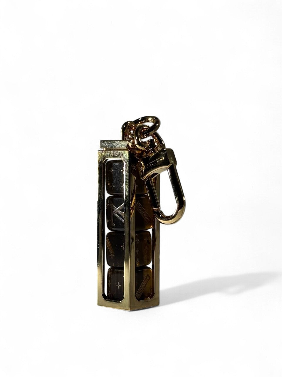 🎲 Louis Vuitton x Supreme Dice Keychain – Limited Edition Gold Charm 🔑✨
