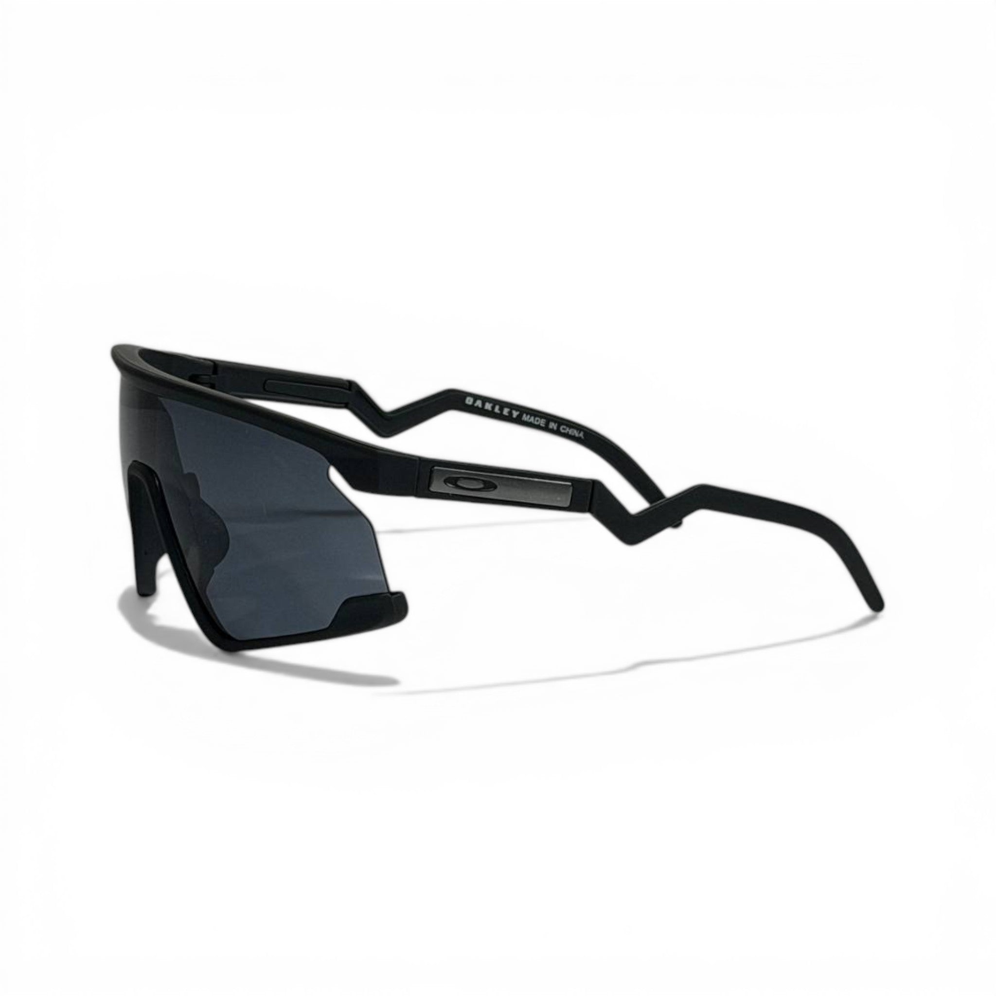 Oakley Oversized Shield Sunglasses – All Black Stealth Edition 🕶️⚡